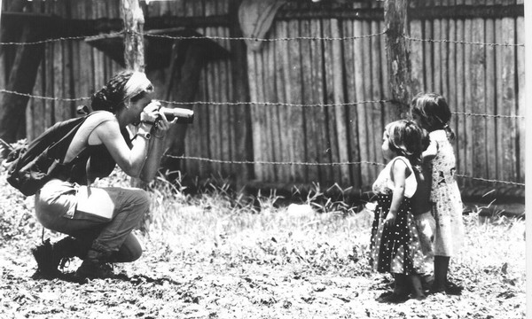 fotografando bambini nella Realidad