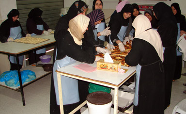 Gazan women baking pastries Photo : EC/ECHO/Daniela Cavini