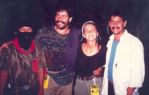 Chiapas 1996 - con Tacho, braccio destro del sub-comandante Marcos,e due colleghi giornalisti messicani